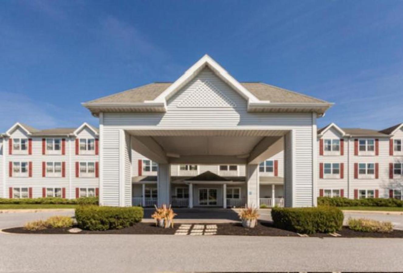 Lancaster Inn & Suites Manheim Extérieur photo