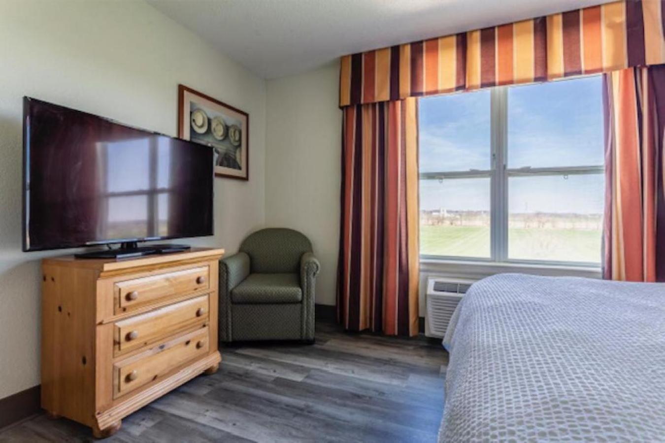 Lancaster Inn & Suites Manheim Extérieur photo