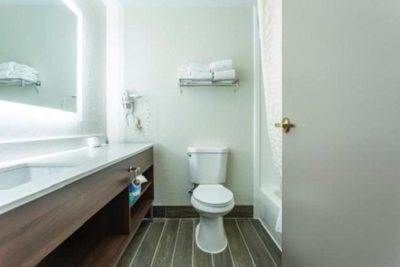 Lancaster Inn & Suites Manheim Extérieur photo