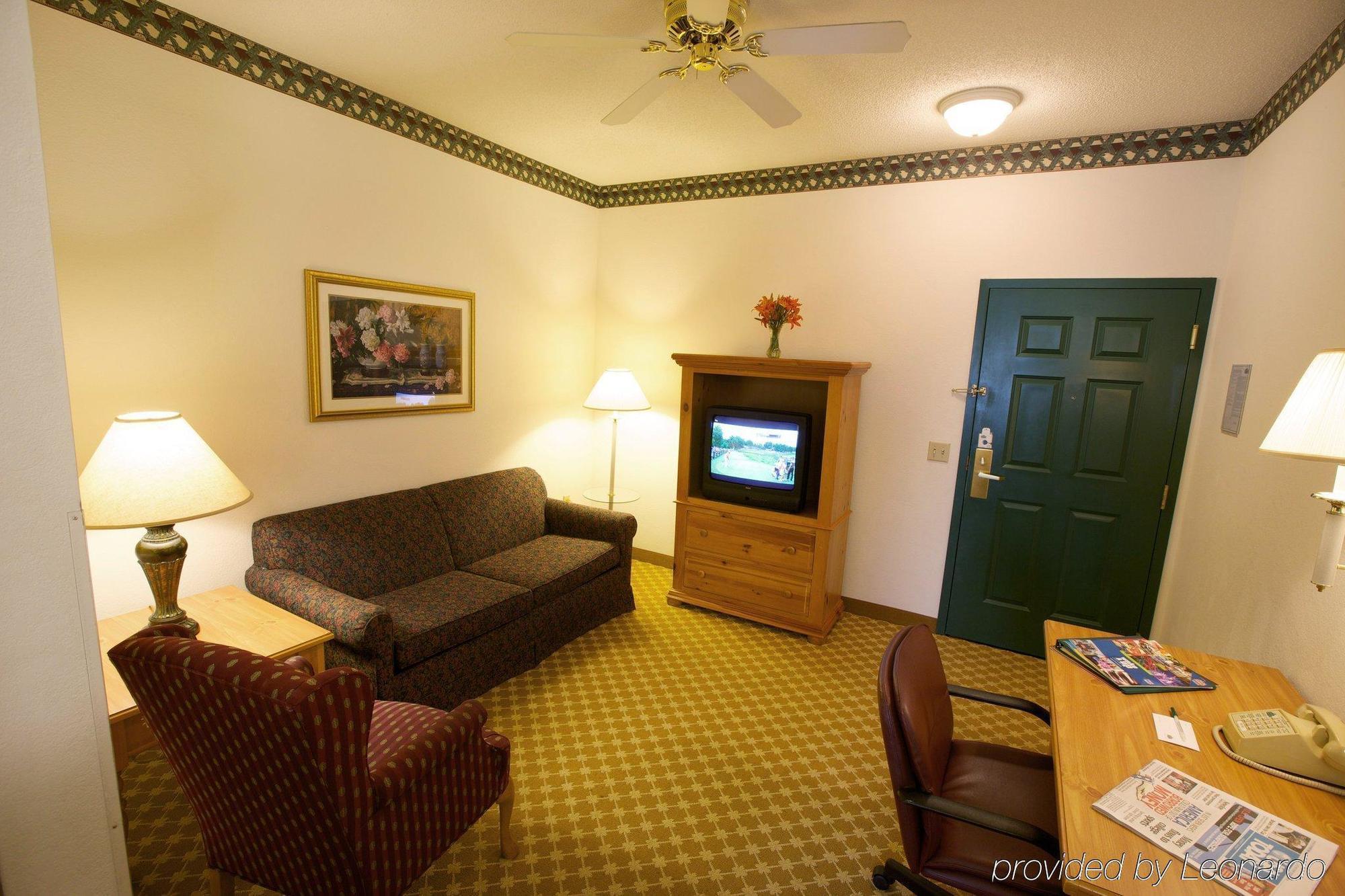 Lancaster Inn & Suites Manheim Extérieur photo