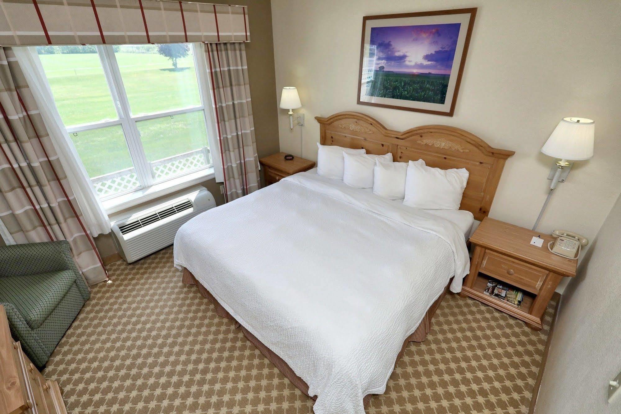 Lancaster Inn & Suites Manheim Extérieur photo