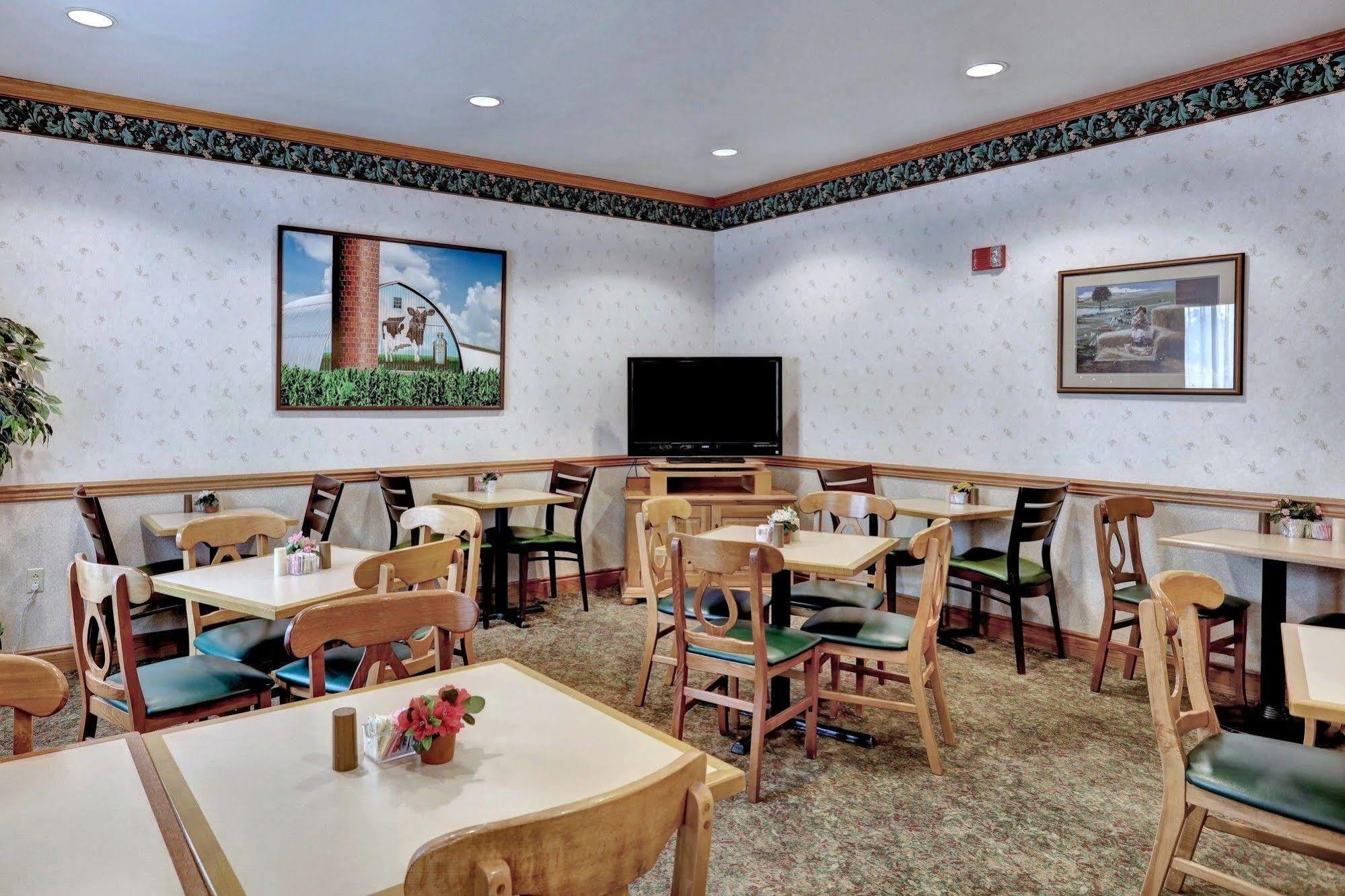 Lancaster Inn & Suites Manheim Extérieur photo