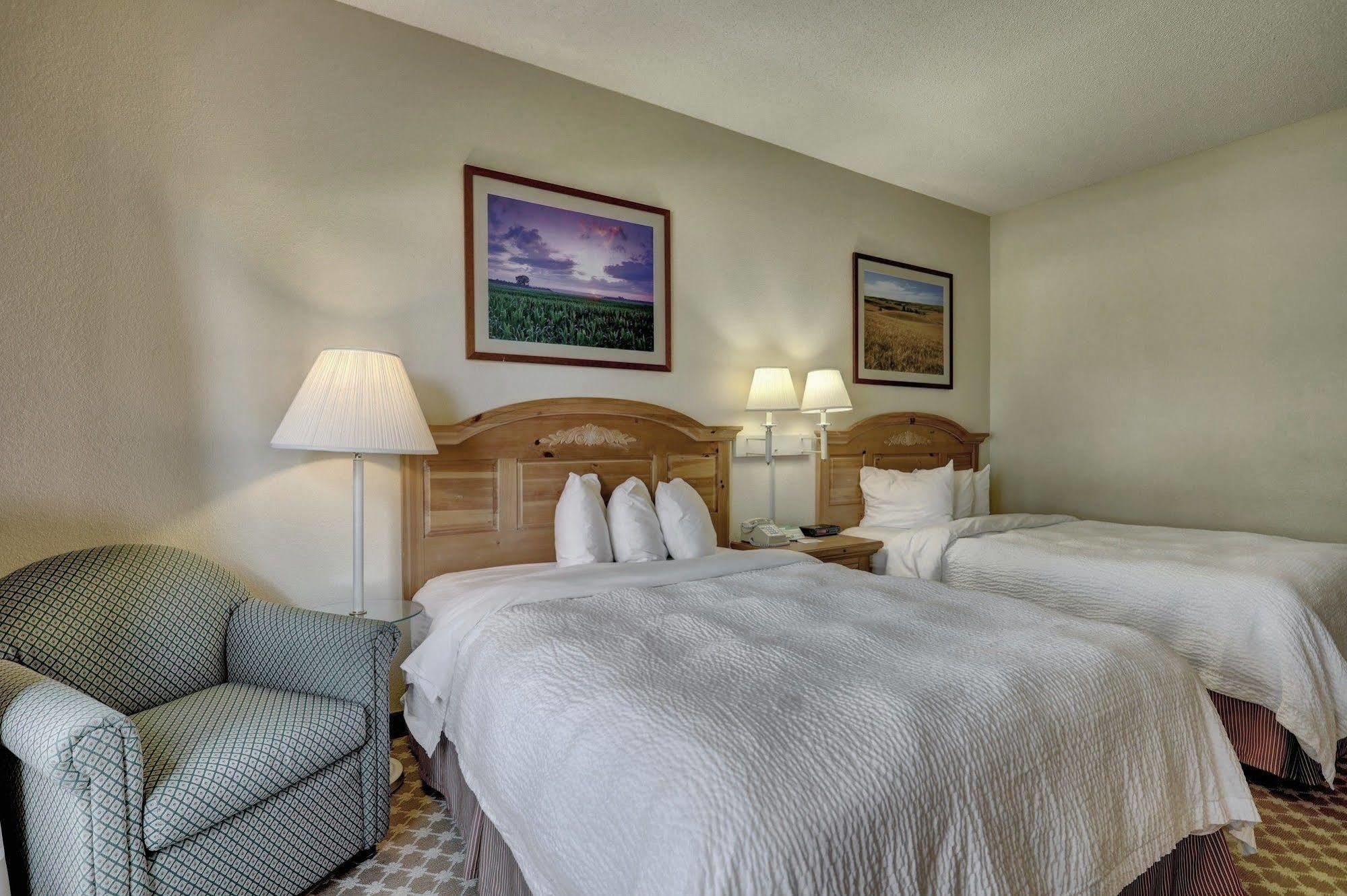 Lancaster Inn & Suites Manheim Extérieur photo