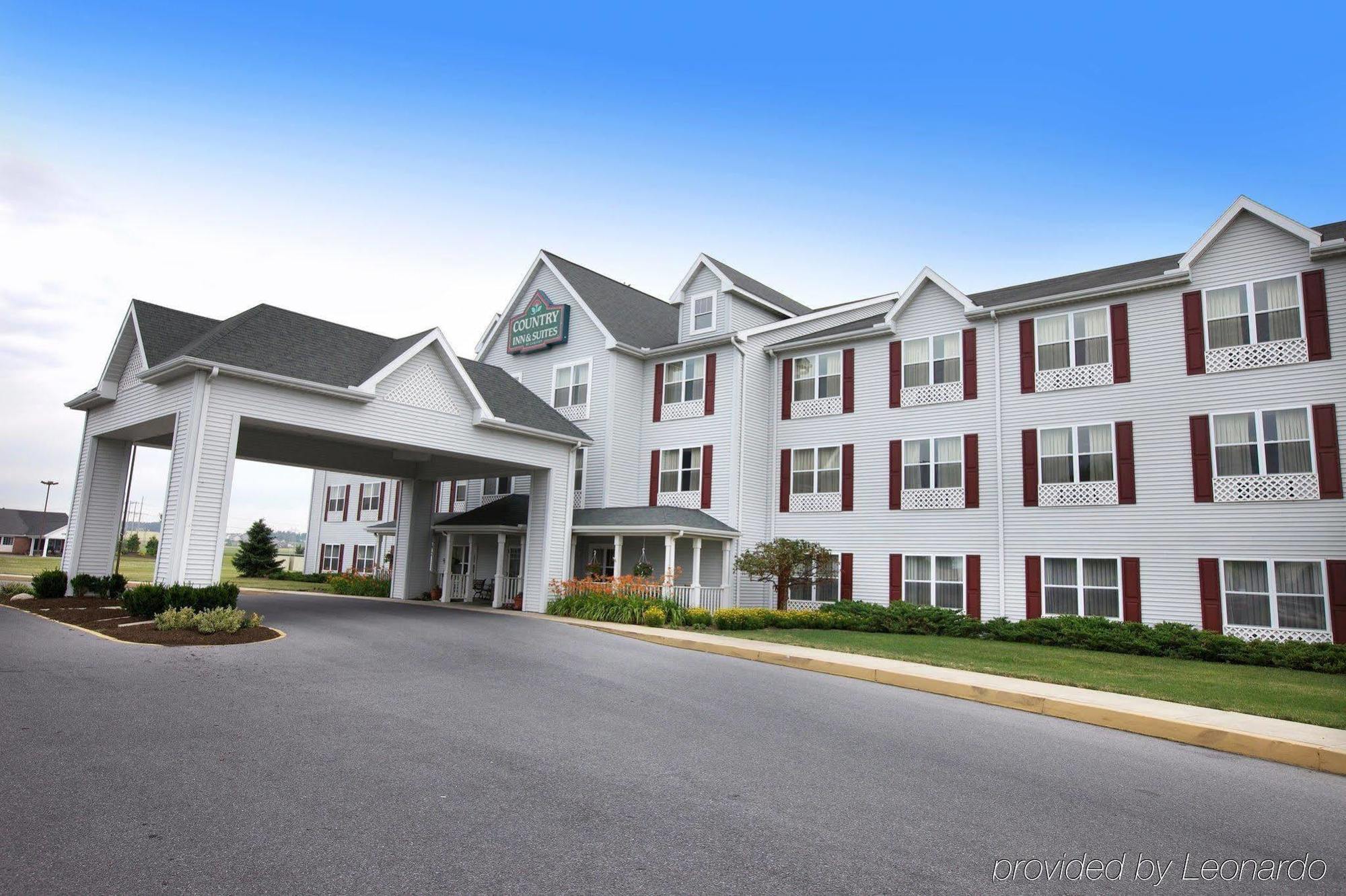 Lancaster Inn & Suites Manheim Extérieur photo