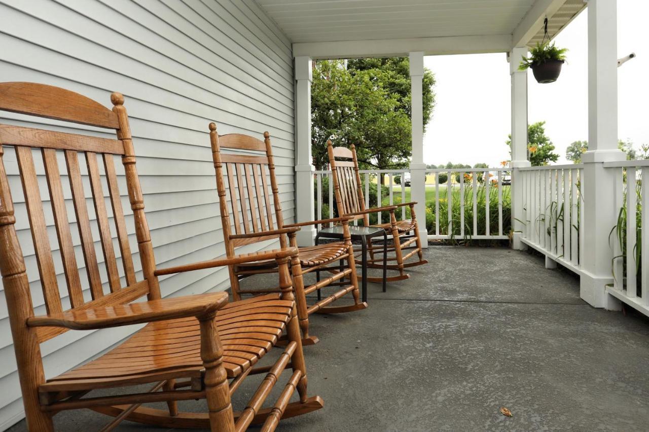 Lancaster Inn & Suites Manheim Extérieur photo